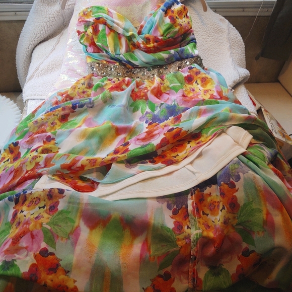 As U Wish Strapless floral Chiffon Gown, Juniors 3 - Picture 4 of 9